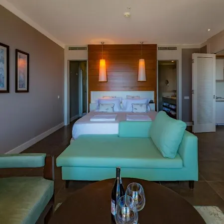 Ξενοδοχείο La Local Suites&Spa